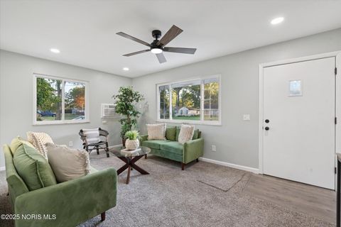 Tiny photo for 827 Saturn Drive, Toledo, OH 43615 (MLS # 10000159)