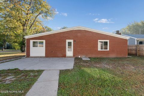 Tiny photo for 827 Saturn Drive, Toledo, OH 43615 (MLS # 10000159)