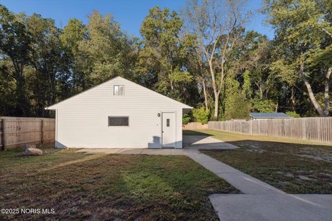 Tiny photo for 827 Saturn Drive, Toledo, OH 43615 (MLS # 10000159)