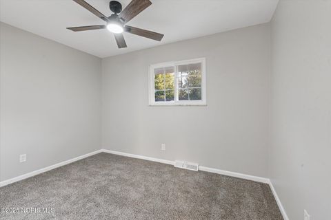 Tiny photo for 827 Saturn Drive, Toledo, OH 43615 (MLS # 10000159)