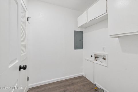 Tiny photo for 827 Saturn Drive, Toledo, OH 43615 (MLS # 10000159)