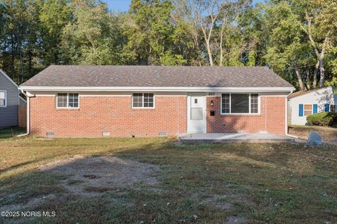 Tiny photo for 827 Saturn Drive, Toledo, OH 43615 (MLS # 10000159)