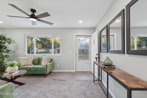 Tiny photo for 827 Saturn Drive, Toledo, OH 43615 (MLS # 10000159)