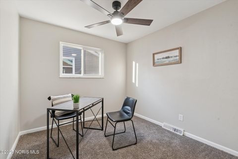 Tiny photo for 827 Saturn Drive, Toledo, OH 43615 (MLS # 10000159)