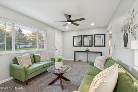 Tiny photo for 827 Saturn Drive, Toledo, OH 43615 (MLS # 10000159)