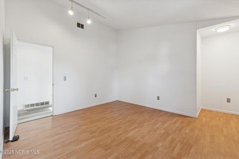 Tiny photo for 5563 Harschel Drive, Toledo, OH 43623 (MLS # 10001730)