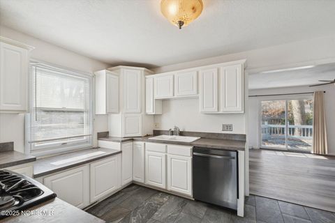 Tiny photo for 5563 Harschel Drive, Toledo, OH 43623 (MLS # 10001730)