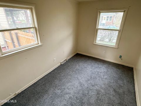 Tiny photo for 3124 N Erie Street, Toledo, OH 43611 (MLS # 10006169)