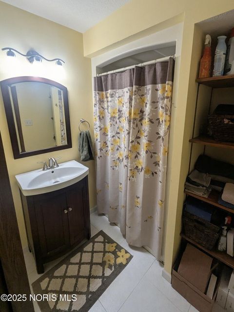 Tiny photo for 707 Nickie Lane, Fostoria, OH 44830 (MLS # 10002118)