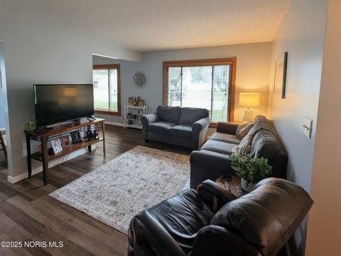 Tiny photo for 707 Nickie Lane, Fostoria, OH 44830 (MLS # 10002118)