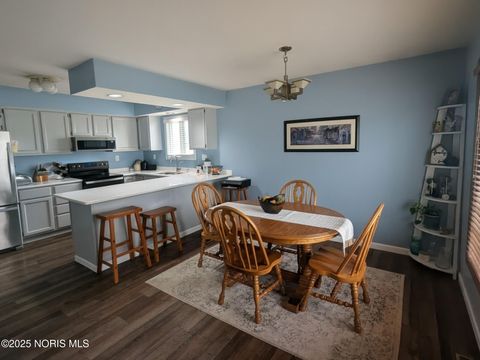 Tiny photo for 707 Nickie Lane, Fostoria, OH 44830 (MLS # 10002118)