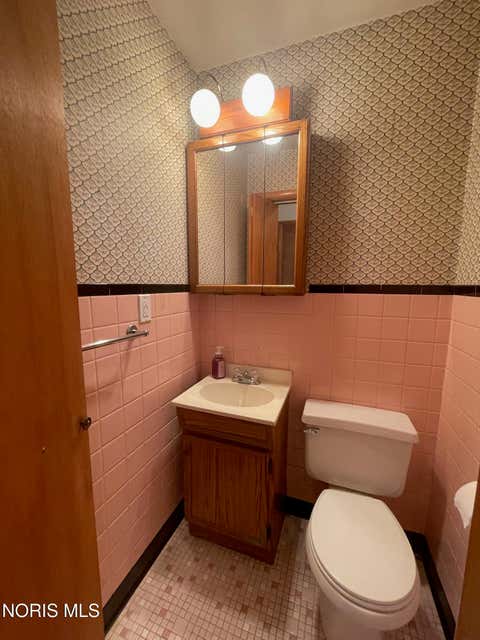 Tiny photo for 1704 E High Street, Bryan, OH 43506 (MLS # 10010138)