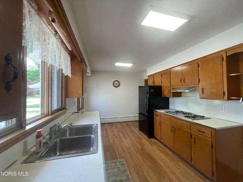 Tiny photo for 1704 E High Street, Bryan, OH 43506 (MLS # 10010138)