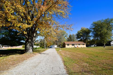 Photo of 10006 Laplante Road, Monclova, OH 43542 (MLS # 10001005)