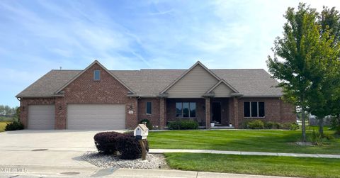 Photo of 156 Pineview Drive, Oregon, OH 43616 (MLS # 10007684)