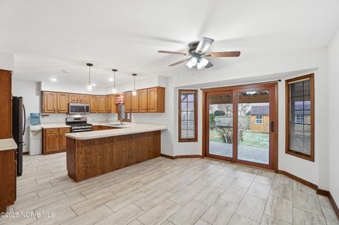 Tiny photo for 1417 Devonshire Street, Bowling Green, OH 43402 (MLS # 10002630)