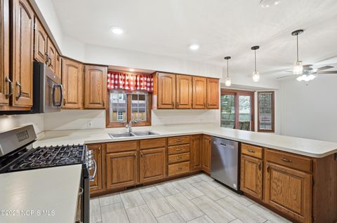 Tiny photo for 1417 Devonshire Street, Bowling Green, OH 43402 (MLS # 10002630)