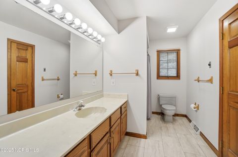 Tiny photo for 1417 Devonshire Street, Bowling Green, OH 43402 (MLS # 10002630)