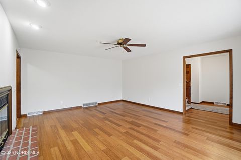 Tiny photo for 1417 Devonshire Street, Bowling Green, OH 43402 (MLS # 10002630)