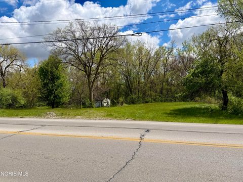 Tiny photo for 2601 Mechanic Street, Oregon, OH 43616 (MLS # 10007092)
