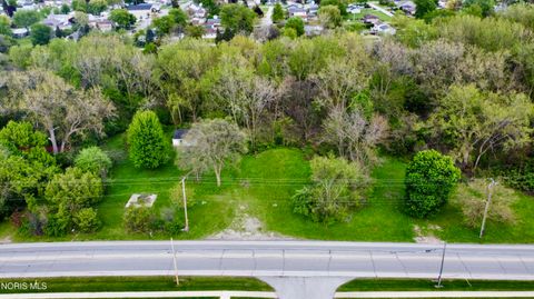 Tiny photo for 2601 Mechanic Street, Oregon, OH 43616 (MLS # 10007092)