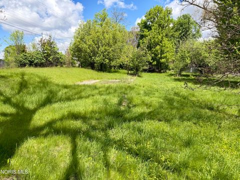 Tiny photo for 2601 Mechanic Street, Oregon, OH 43616 (MLS # 10007092)
