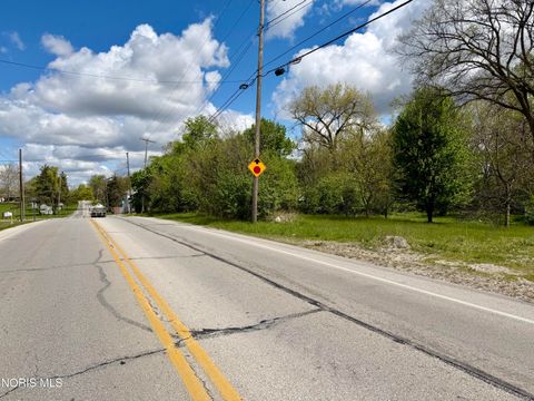 Tiny photo for 2601 Mechanic Street, Oregon, OH 43616 (MLS # 10007092)