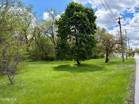 Tiny photo for 2601 Mechanic Street, Oregon, OH 43616 (MLS # 10007092)