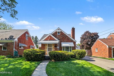 Tiny photo for 2425 River Road, Maumee, OH 43537 (MLS # 10007587)