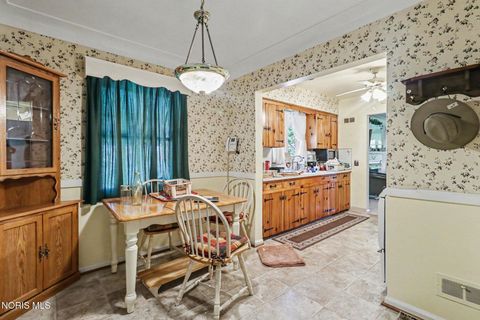 Tiny photo for 2425 River Road, Maumee, OH 43537 (MLS # 10007587)