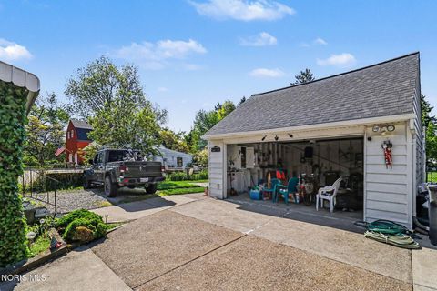 Tiny photo for 2425 River Road, Maumee, OH 43537 (MLS # 10007587)