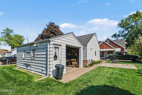 Tiny photo for 2425 River Road, Maumee, OH 43537 (MLS # 10007587)