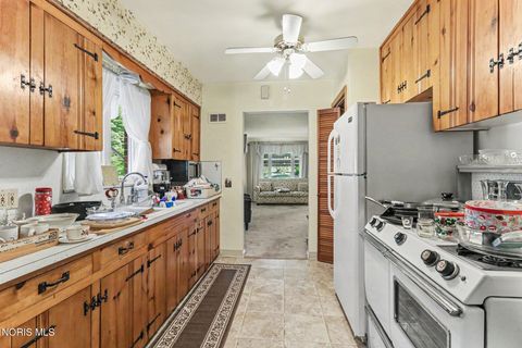 Tiny photo for 2425 River Road, Maumee, OH 43537 (MLS # 10007587)