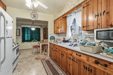 Tiny photo for 2425 River Road, Maumee, OH 43537 (MLS # 10007587)