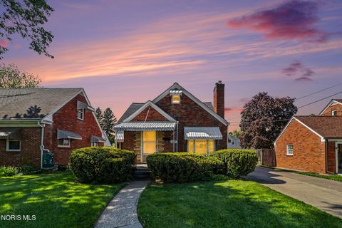 Tiny photo for 2425 River Road, Maumee, OH 43537 (MLS # 10007587)