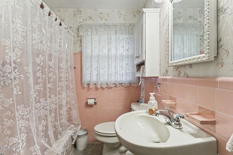 Tiny photo for 2425 River Road, Maumee, OH 43537 (MLS # 10007587)