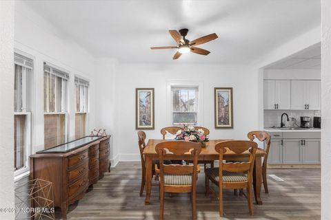 Tiny photo for 1805 Oakwood Avenue, Toledo, OH 43607 (MLS # 10003396)