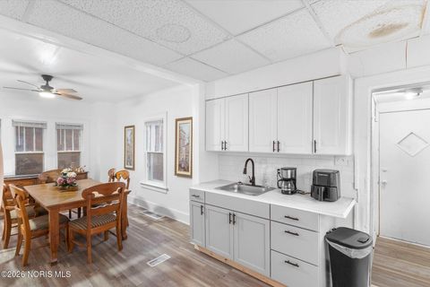 Tiny photo for 1805 Oakwood Avenue, Toledo, OH 43607 (MLS # 10003396)