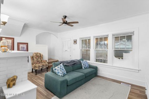 Tiny photo for 1805 Oakwood Avenue, Toledo, OH 43607 (MLS # 10003396)