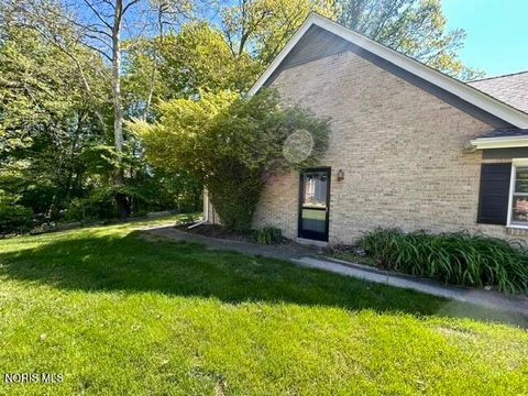 Tiny photo for 6808 Hickory Hill Court, Maumee, OH 43537 (MLS # 10008028)