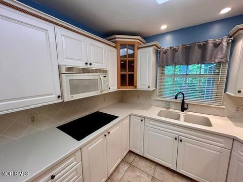 Tiny photo for 6808 Hickory Hill Court, Maumee, OH 43537 (MLS # 10008028)