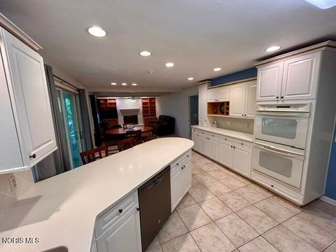 Tiny photo for 6808 Hickory Hill Court, Maumee, OH 43537 (MLS # 10008028)
