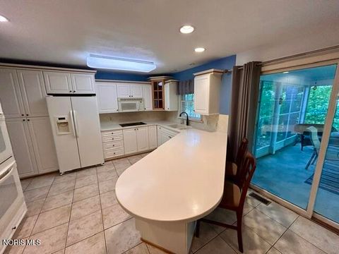 Tiny photo for 6808 Hickory Hill Court, Maumee, OH 43537 (MLS # 10008028)