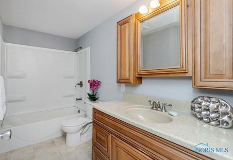 Tiny photo for 5457 Thornbrook Trail, Toledo, OH 43611 (MLS # 10007406)