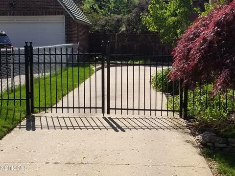 Tiny photo for 2157 Shenandoah Road, Toledo, OH 43607 (MLS # 10004749)