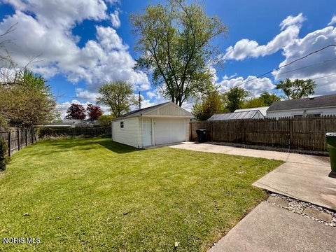 Tiny photo for 1132 Hugo Street, Maumee, OH 43537 (MLS # 10009678)