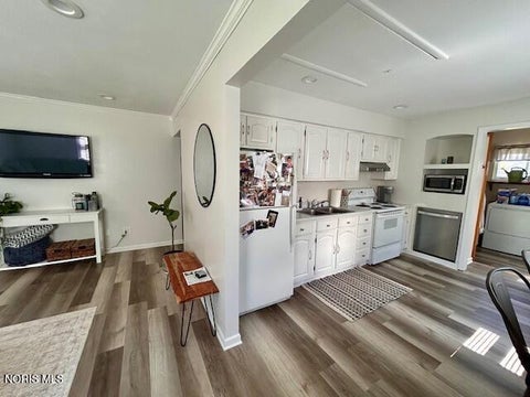 Tiny photo for 1132 Hugo Street, Maumee, OH 43537 (MLS # 10009678)