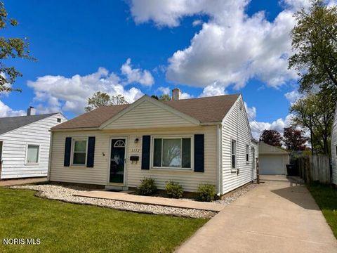Tiny photo for 1132 Hugo Street, Maumee, OH 43537 (MLS # 10009678)