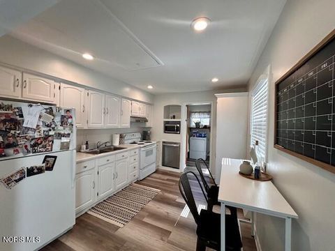 Tiny photo for 1132 Hugo Street, Maumee, OH 43537 (MLS # 10009678)