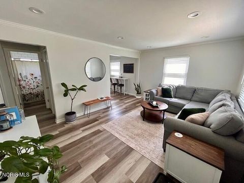 Tiny photo for 1132 Hugo Street, Maumee, OH 43537 (MLS # 10009678)